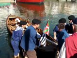 Semaine du Golfe. Un batel basque mis à l'eau à Vannes