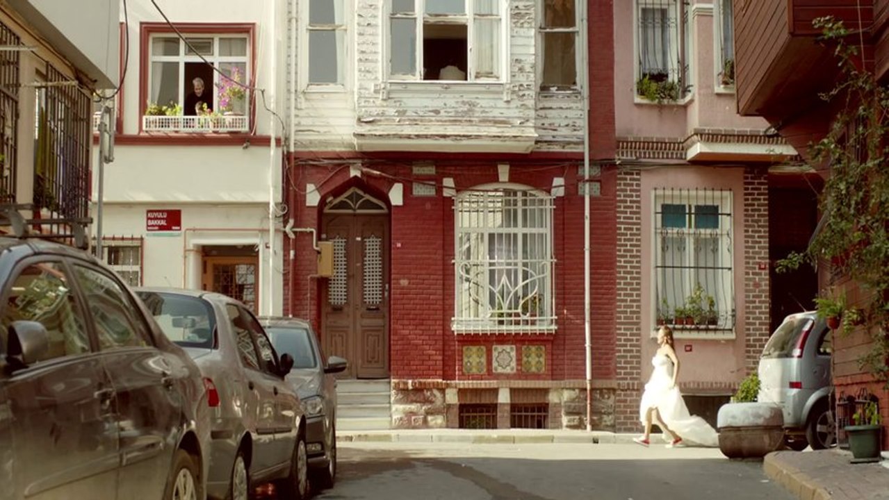 Bana Bir Koca Lazım (Hülya Avşar)