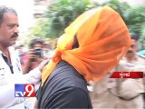Man kills father in law, wife over money row, Mumbai - Tv9 Gujarat