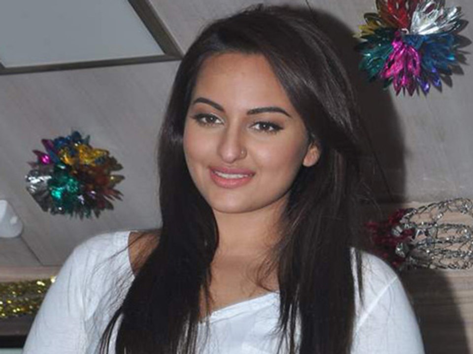 Sonakshi Sinha Launches Mobile Hospital Van