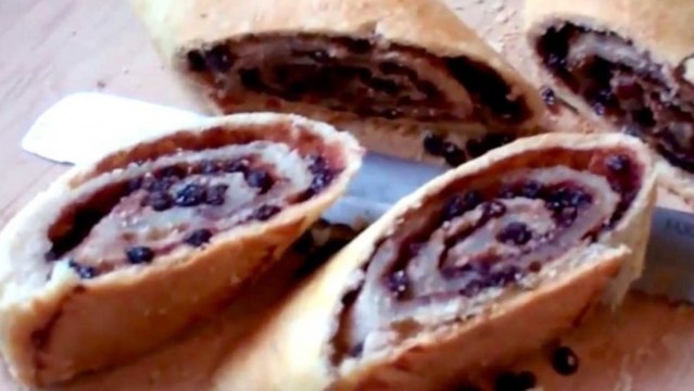 How To Make A Currants Roll As It's Done In The Trinidad & Tobago