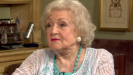 Betty White Wants Larry to Host SNL