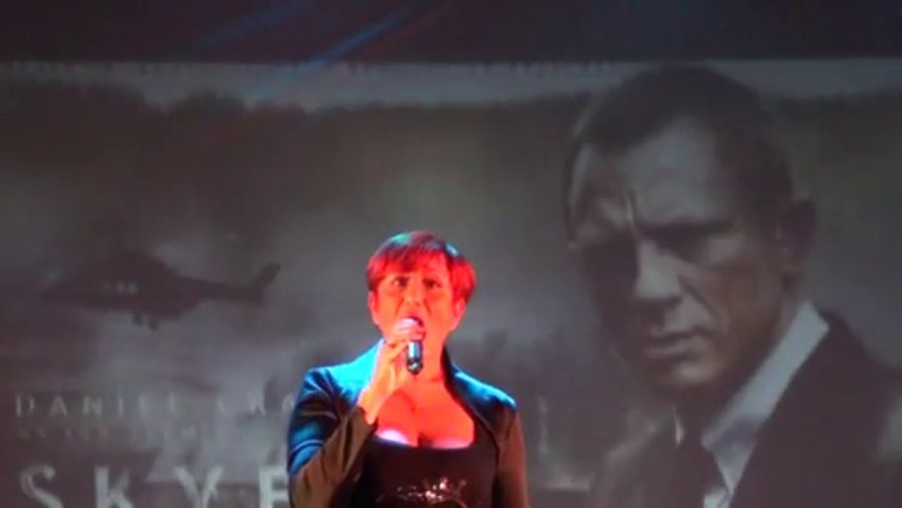 Delphine Mailland interprète "Skyfall"