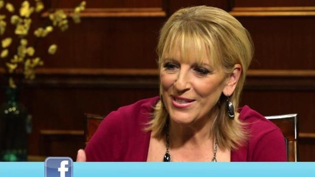 Comic Lisa Lampanelli Answers Social Media Questions