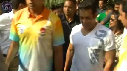 Salman Khan gets MOBBED