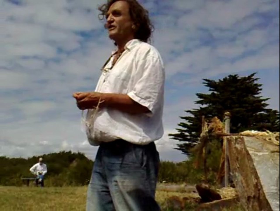 Arzon (56). Confectionner une corde pour tirer un menhir