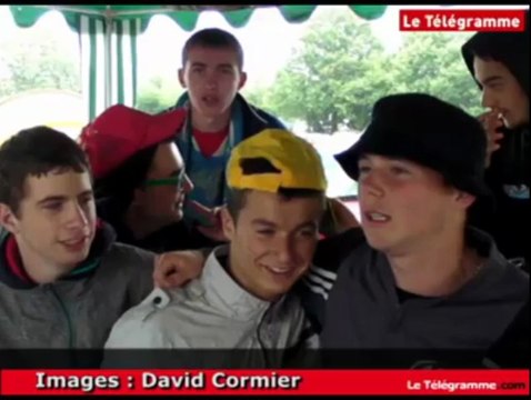 Vieilles Charrues. Campeurs chanteurs : avec Pierre Perret et Ben l'Oncle Soul