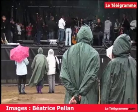 Bout du Monde. Répétitions d'I Muvrini sous la pluie