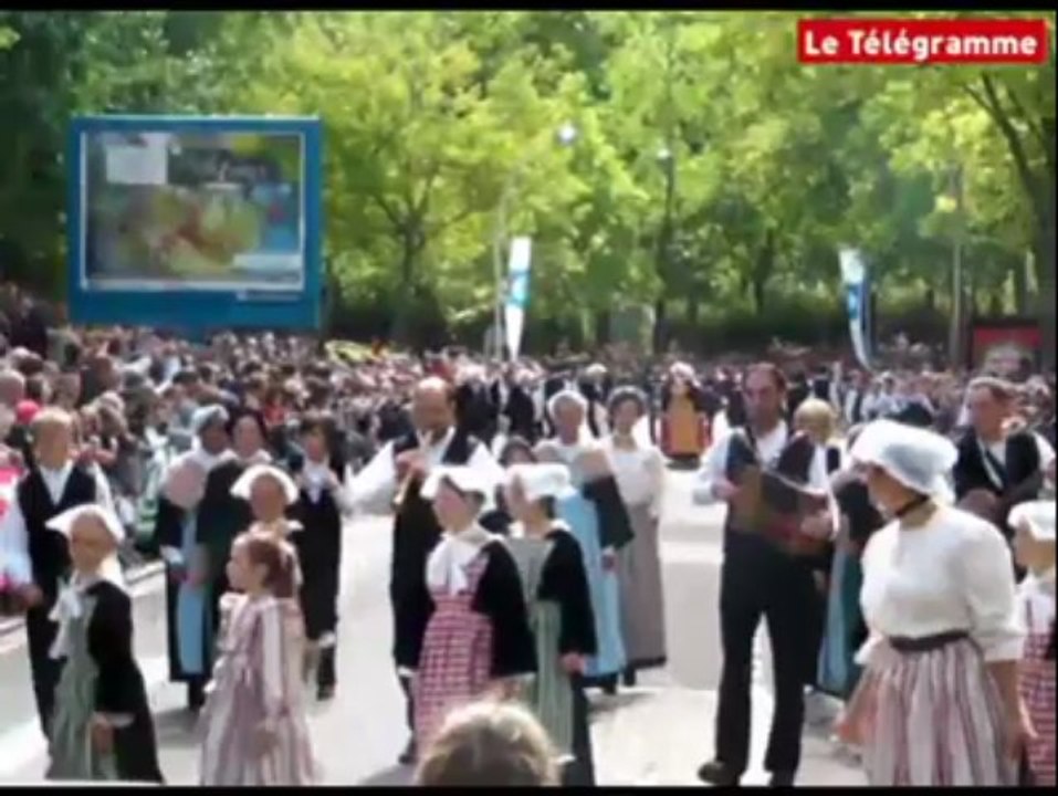 Festival interceltique. Dans les rues de Lorient pendant la parade