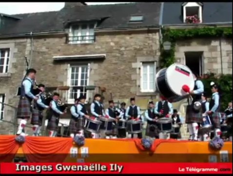 Pont Aven. La reine des Fleurs d'Ajonc couronnée