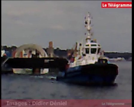 Brest. L'hydrolienne quitte le port pour des essais