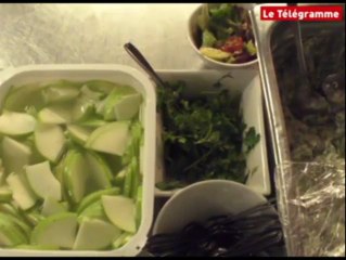 A bord d'un ferry. "En cuisine, pas le droit à l'erreur !"