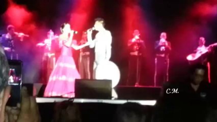 Danna Garcia y Jesus Daniel cantan CreoEnTi