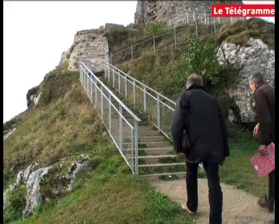 La Roche-Maurice : visite guidée des ruines du château