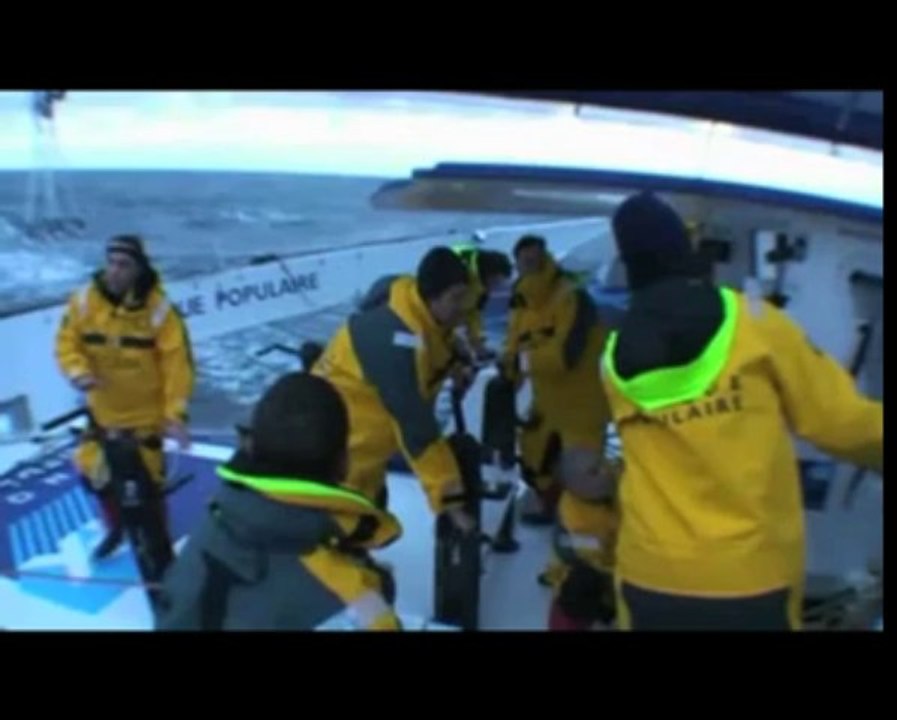 Trophée Jules-Verne. Le passage de la ligne de départ de Banque Populaire V