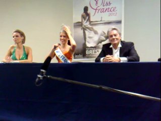 Miss France 2012. Delphine Wespiser parle en alsacien avec son grand-père