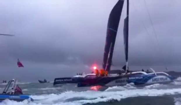 Trophée Jules Verne. Banque Populaire V dans la rade de Brest