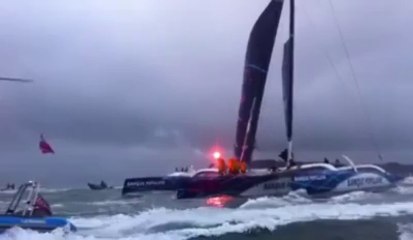 Trophée Jules Verne. Banque Populaire V dans la rade de Brest
