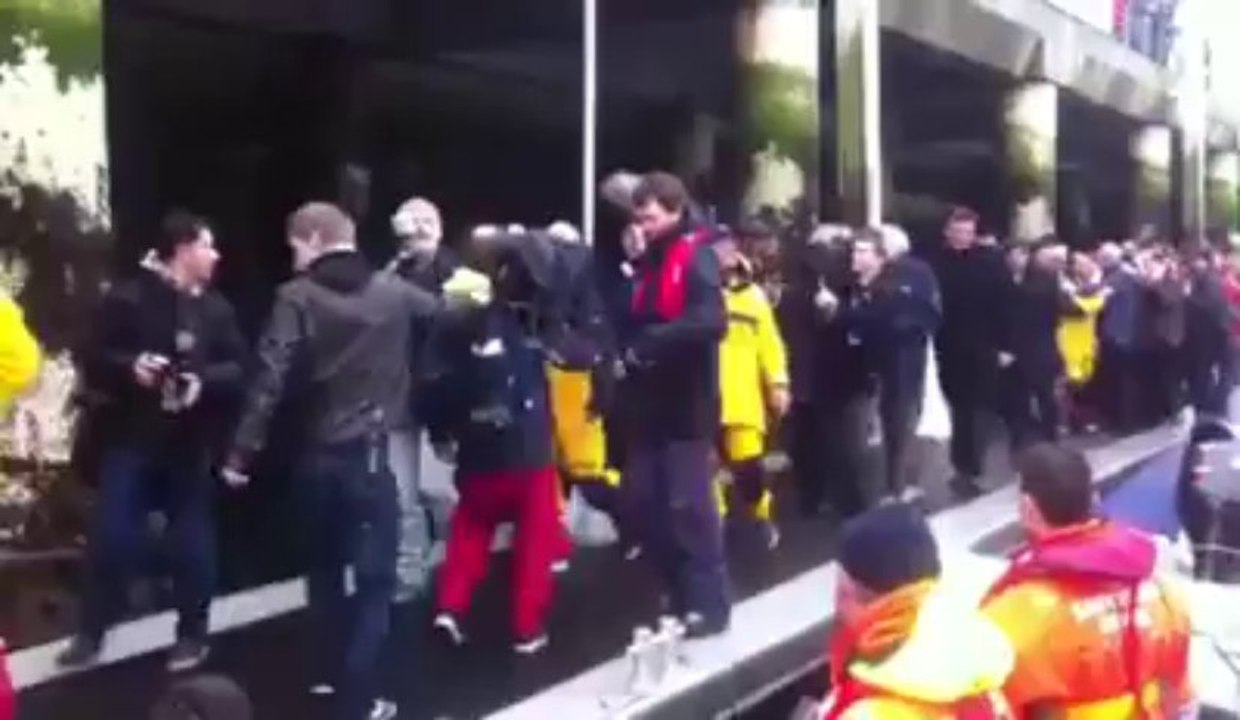 Trophée Jules-Verne. Loïck Peyron et ses équipiers accueillis en héros à Brest