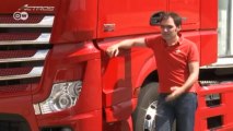 Am Rande: David meets Goliath - smart trifft Mercedes Actros | Motor mobil