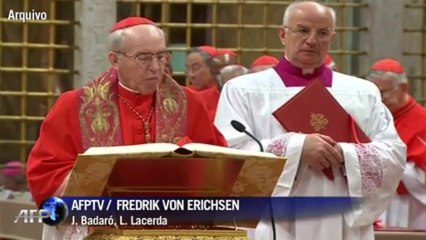 Vaticano suspende bispo por ostentação