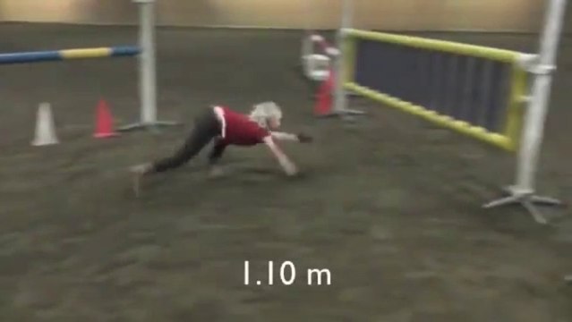 Fillette suedoise de 10 ans saute les obstacles comme un cheval... WTF