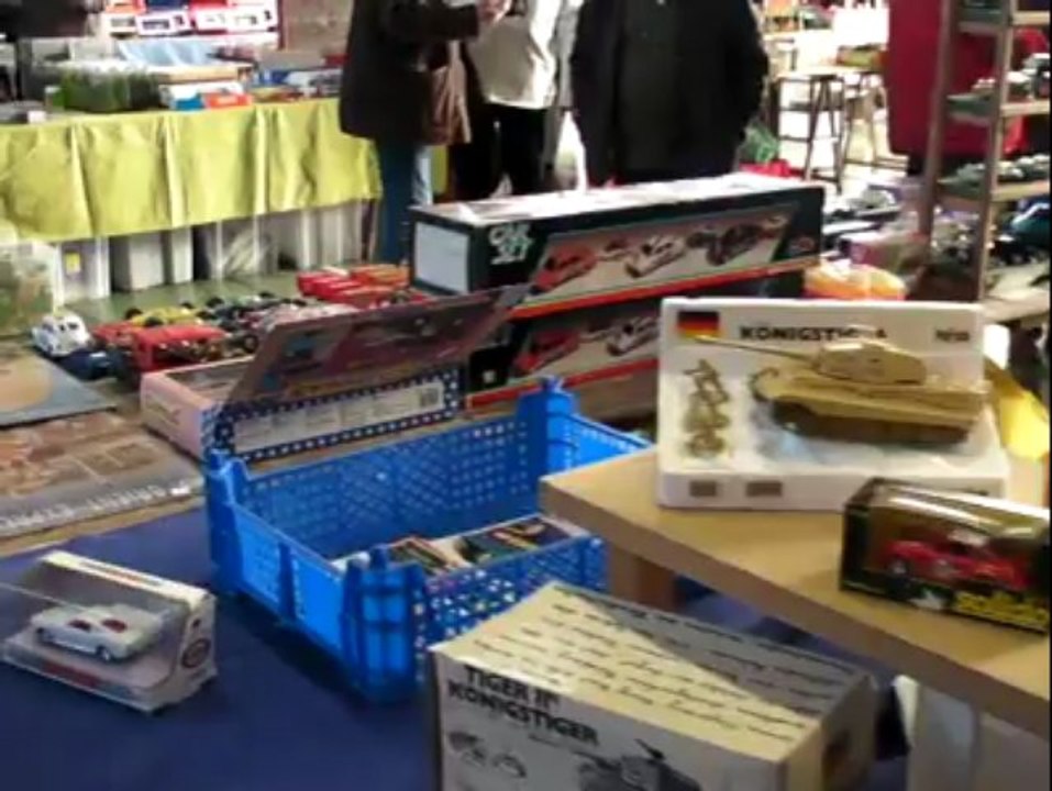 Séné. Bourse aux jouets : une machine à coudre qui tient dans la main