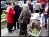 Châteaulin. Des Indignés devant les halles