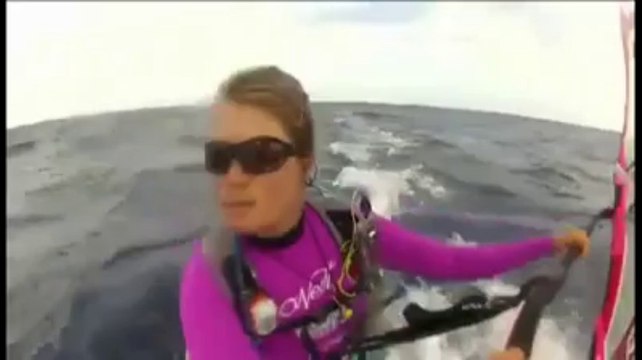 L'Atlantique en planche à voile. Caméra embarquée avec Sarah Hébert, avant son abandon