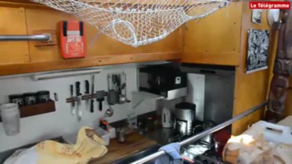 Tara. La bonne humeur de deux jeunes marins