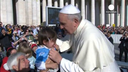 El papa suspende al "obispo del lujo"