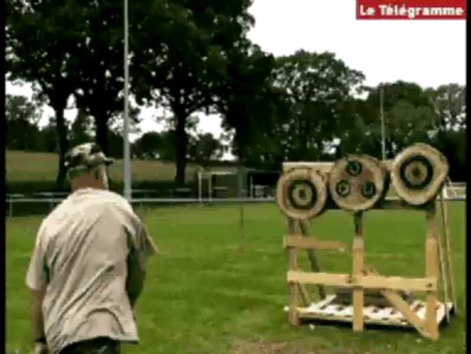 Callac. Championnat de France de lancer de couteaux et de haches