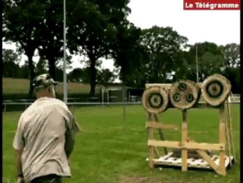 Callac. Championnat de France de lancer de couteaux et de haches