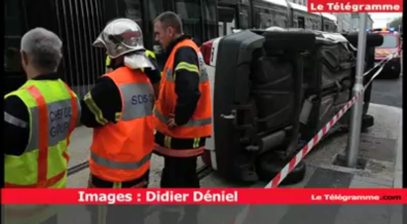 Brest. Collision entre une voiture et le tram à Recouvrance