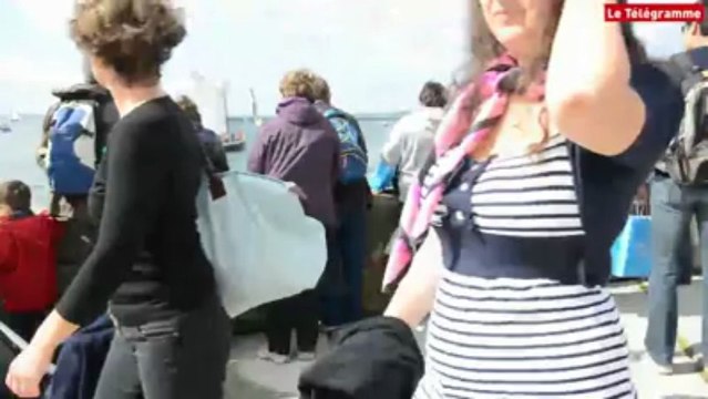 Tonnerres de Brest. Des ronds dans l'eau sous le soleil de la rade