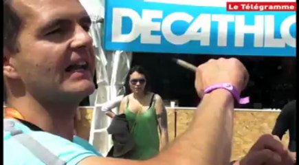 Vieilles Charrues. Avant de quitter le festival, concours de pliage de tentes