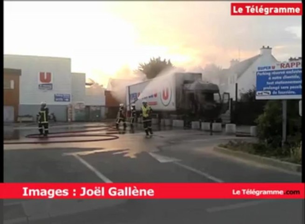 Quiberon (56). Incendie d'un poids lourd sur le parking du Super U