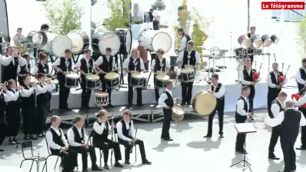 Interceltique. La prestation de la Kevrenn Alre