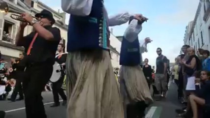 Concarneau. Filets bleus : défilé sous le soleil