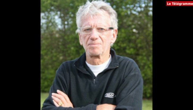 Jeunes footballeurs. G. Hillion : Tant de gens se greffent autour d'eux...