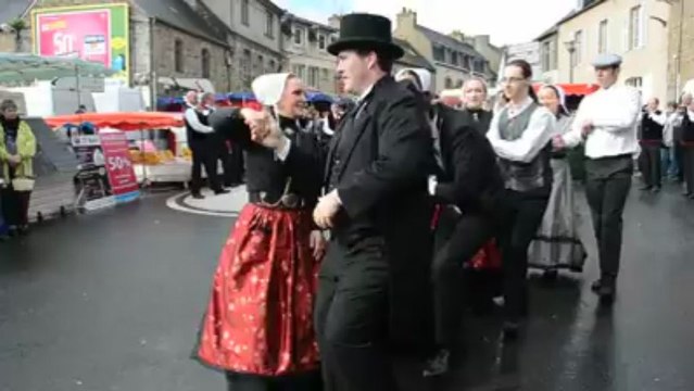 Guingamp. Le bagad et le cercle celtique réunis pour la foire Saint-Michel