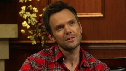 "I Can't Imagine Bruce Jenner Is A Fan Of Mine" Joel McHale On Making Fun Of Pop Culture