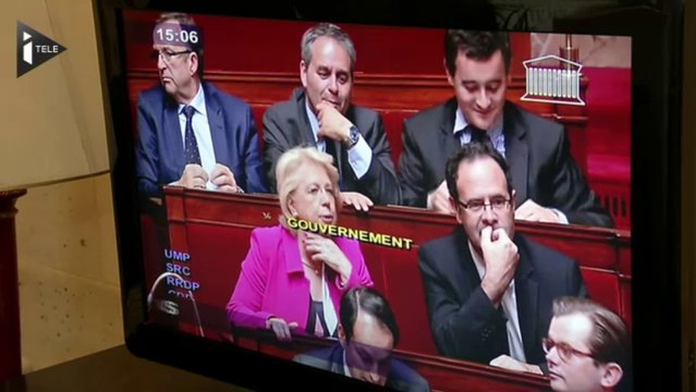 Droit d'asile : M. Valls annonce une réforme, le FN jubile