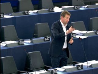 Yannick Jadot sur les militants de Greenpeace emprisonnés en Russie (23 octobre 2013)