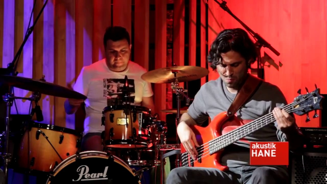 Hüsnü Arkan - Yalnız Değiliz / #akustikhane #GarajKonserleri