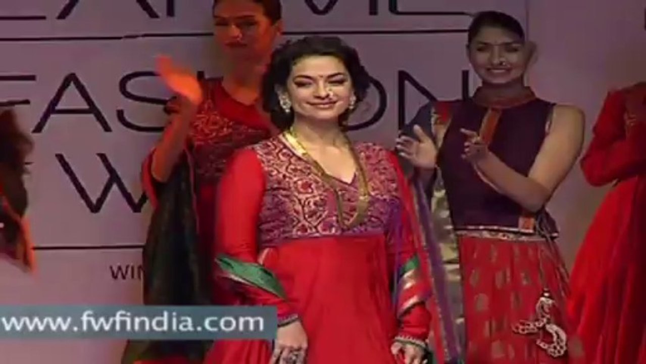 juhi chawla walks on ramp for Indian textile day workshop