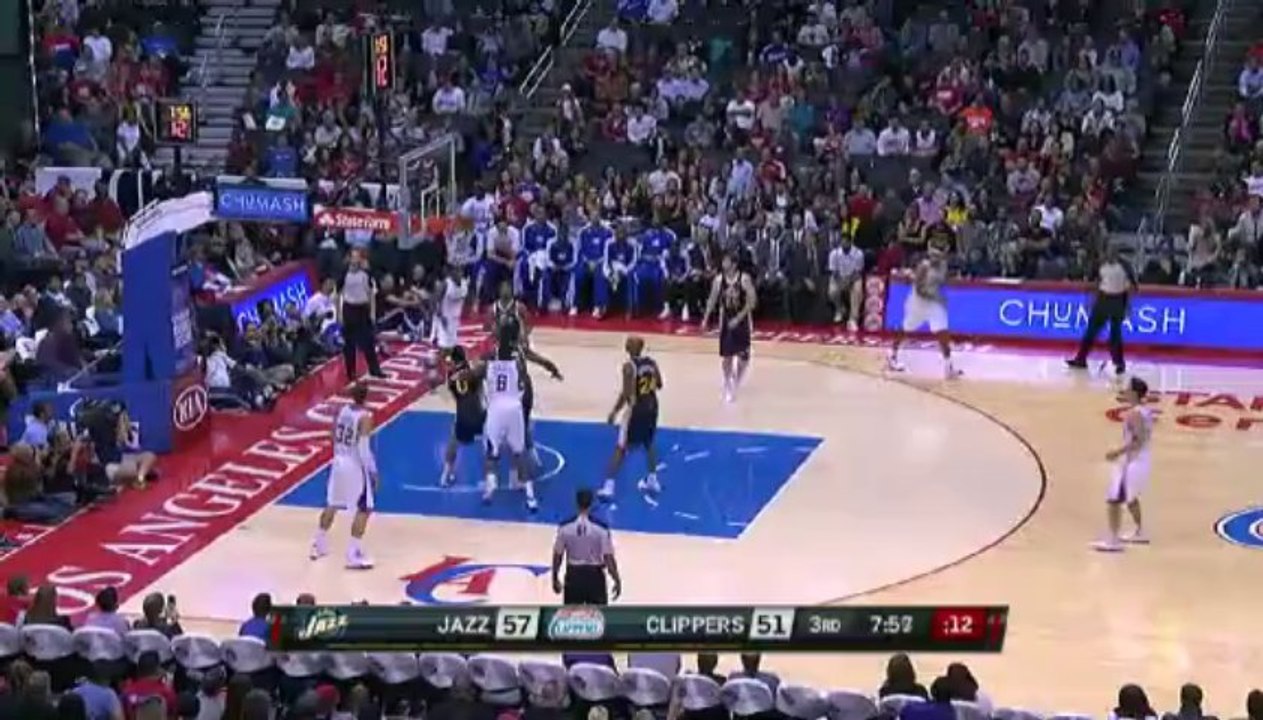 Chris Paul rend fou Scoot Machado avec ses dribbles et lui marque sur la tête