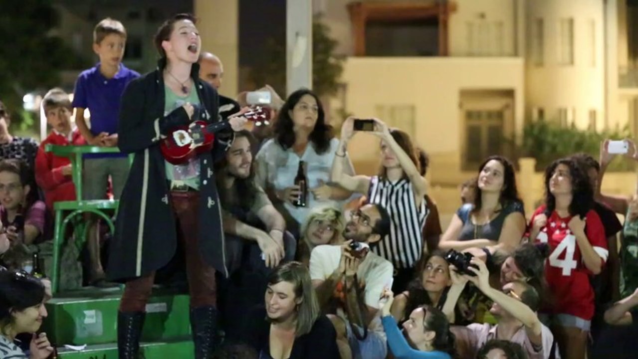 Former Dresden Doll Amanda Palmer Plays Impromptu Gig