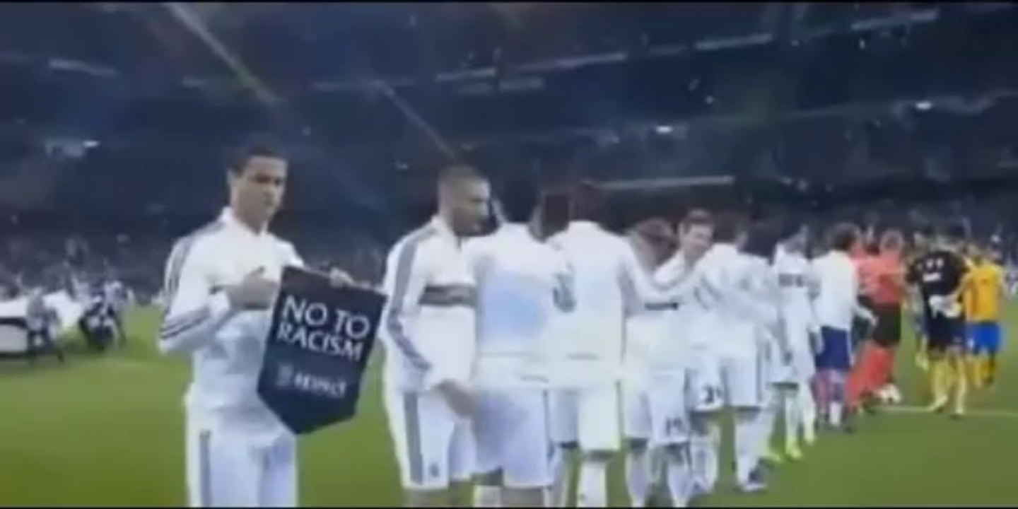 Real Madrid vs Juventus (23.10.2013.) - C. Ronaldo no to racism thumbs up