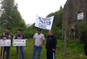 Châteaulin. 50 opposants empêchent le débarrage du canal